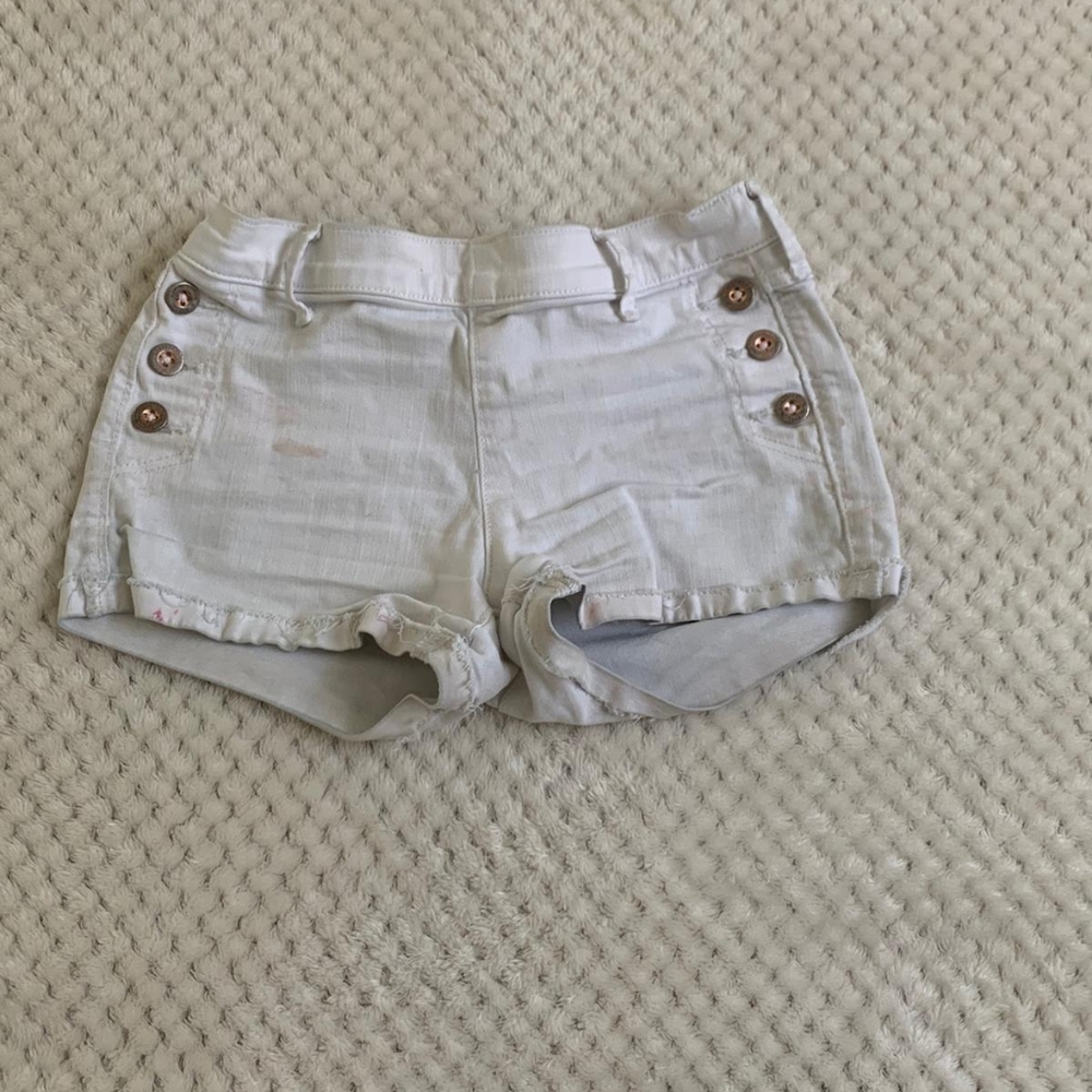 White ambercrombie kids shorts